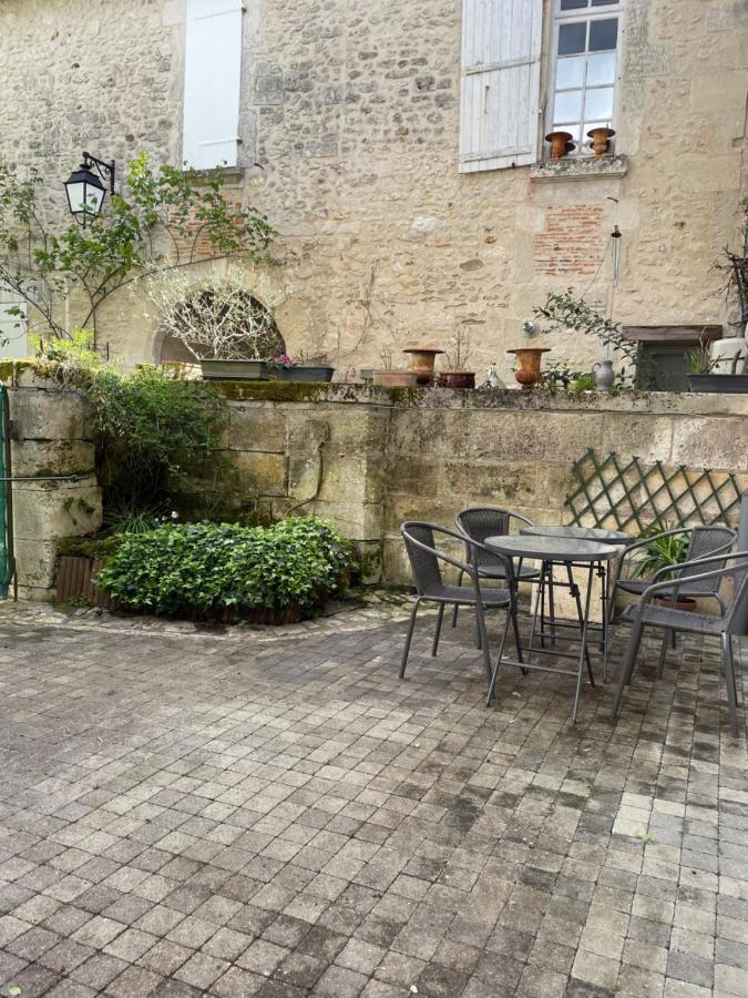 Auberge Du Boisne Villebois-Lavalette Экстерьер фото