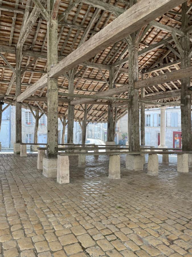 Auberge Du Boisne Villebois-Lavalette Экстерьер фото