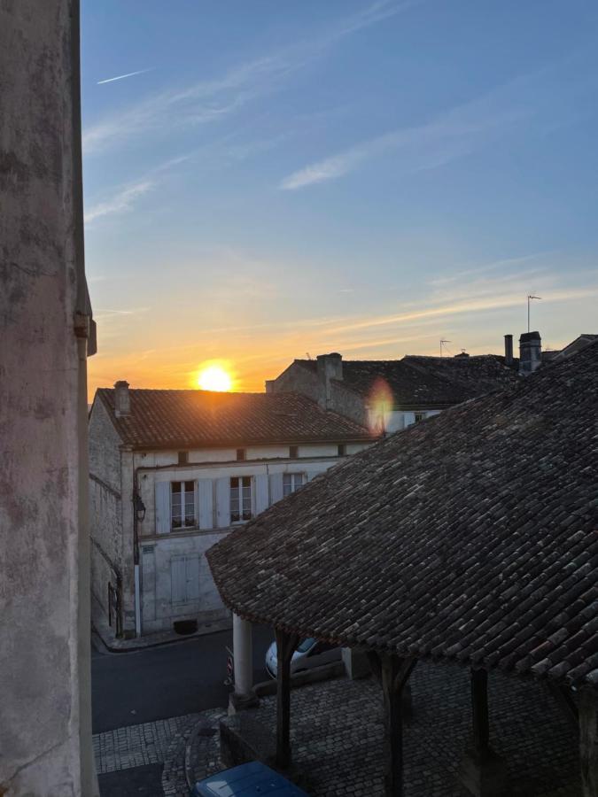 Auberge Du Boisne Villebois-Lavalette Экстерьер фото