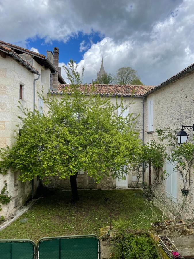 Auberge Du Boisne Villebois-Lavalette Экстерьер фото